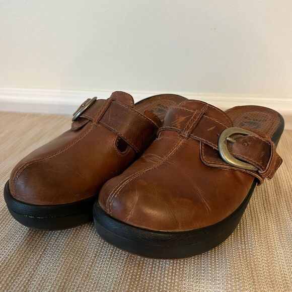 CROCS Cobbler Buckle Clogs Mules Shoes Leather Brown Size 6 - Picture 9 of 15